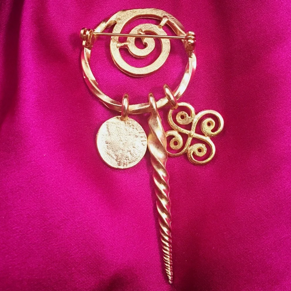 VINTAGE Matte Whimsical Charm Brooch